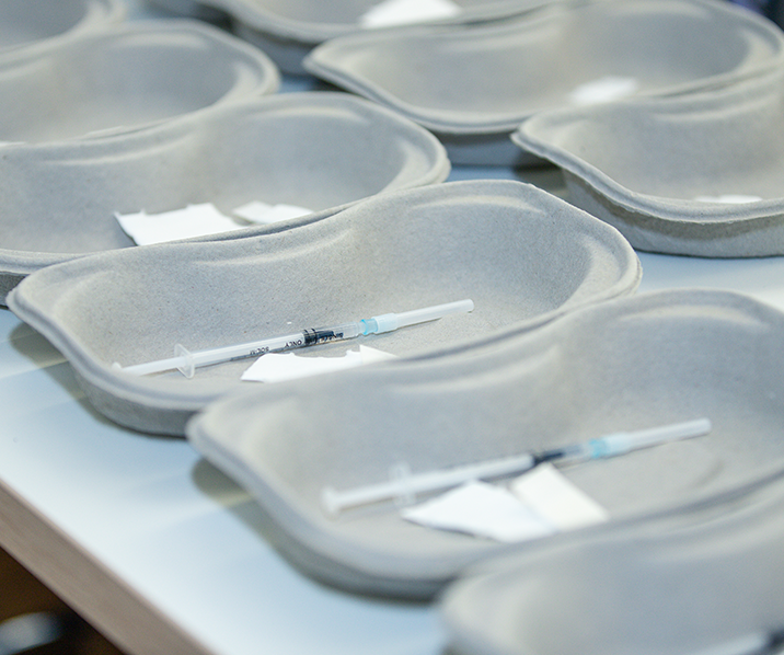 vobereitete Spritzen mit Impfung