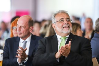 Wolfgang Tiefensee Thüringer Minister für Wirtschaft Wissenschaft und Digitale Gesellschaft und Doktor Peter Traut Präsident der IHK Südthüringen